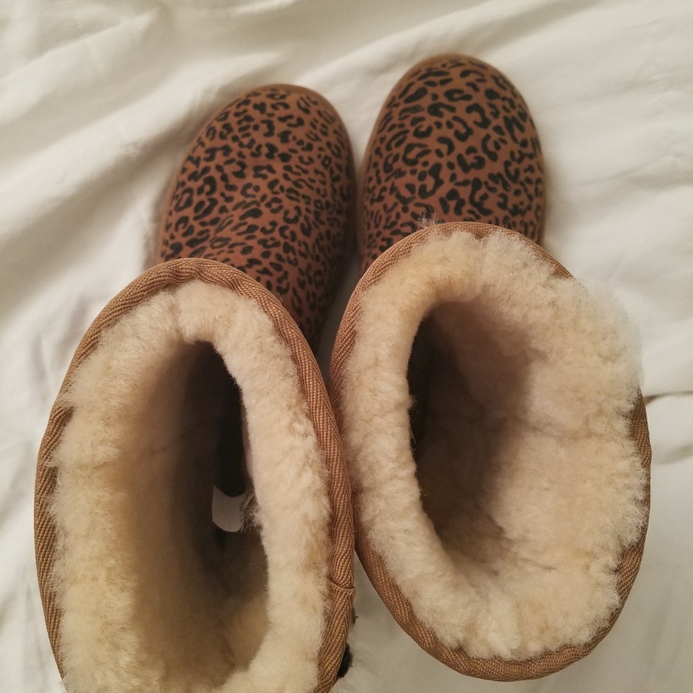 UGG BOOTS